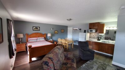 One bedroom room at Pelican Motel